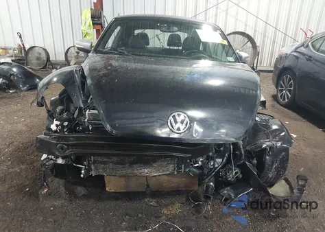 2012 Volkswagen Beetle 2.0T Turbo Launch Edition z USA, uszkodzony, nr VIN 3VWVA7AT5CM603304